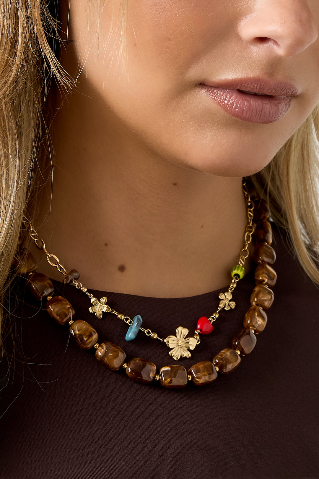 Éclat Marbre Halskette mit marmorierten Acrylperlen und markanten Beads für starke Silhouetten
