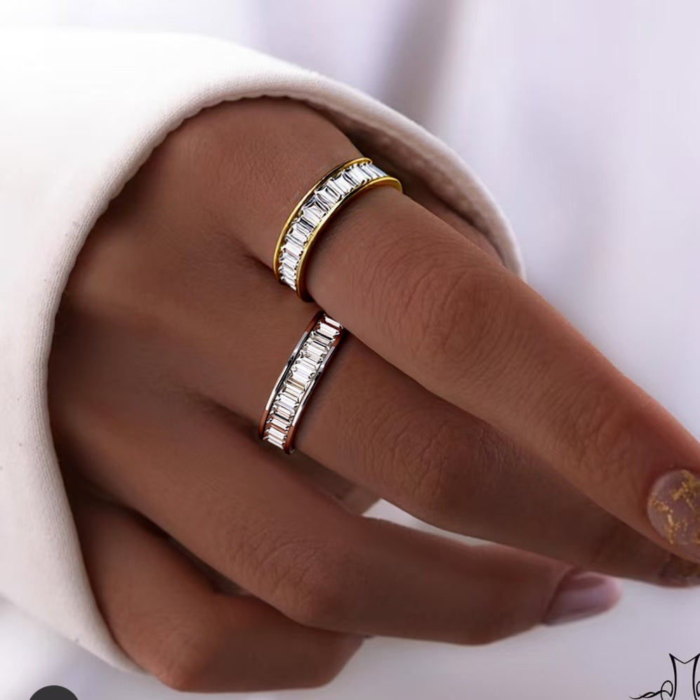 Maglina "Pure Elegance" – Baguette-Eternity-Ring aus Edelstahl