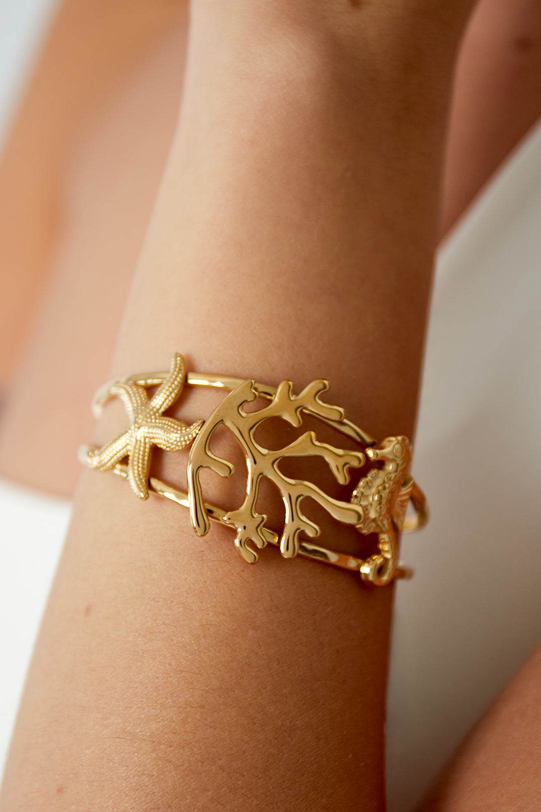 Maglina „Coral Embrace“ Bangle