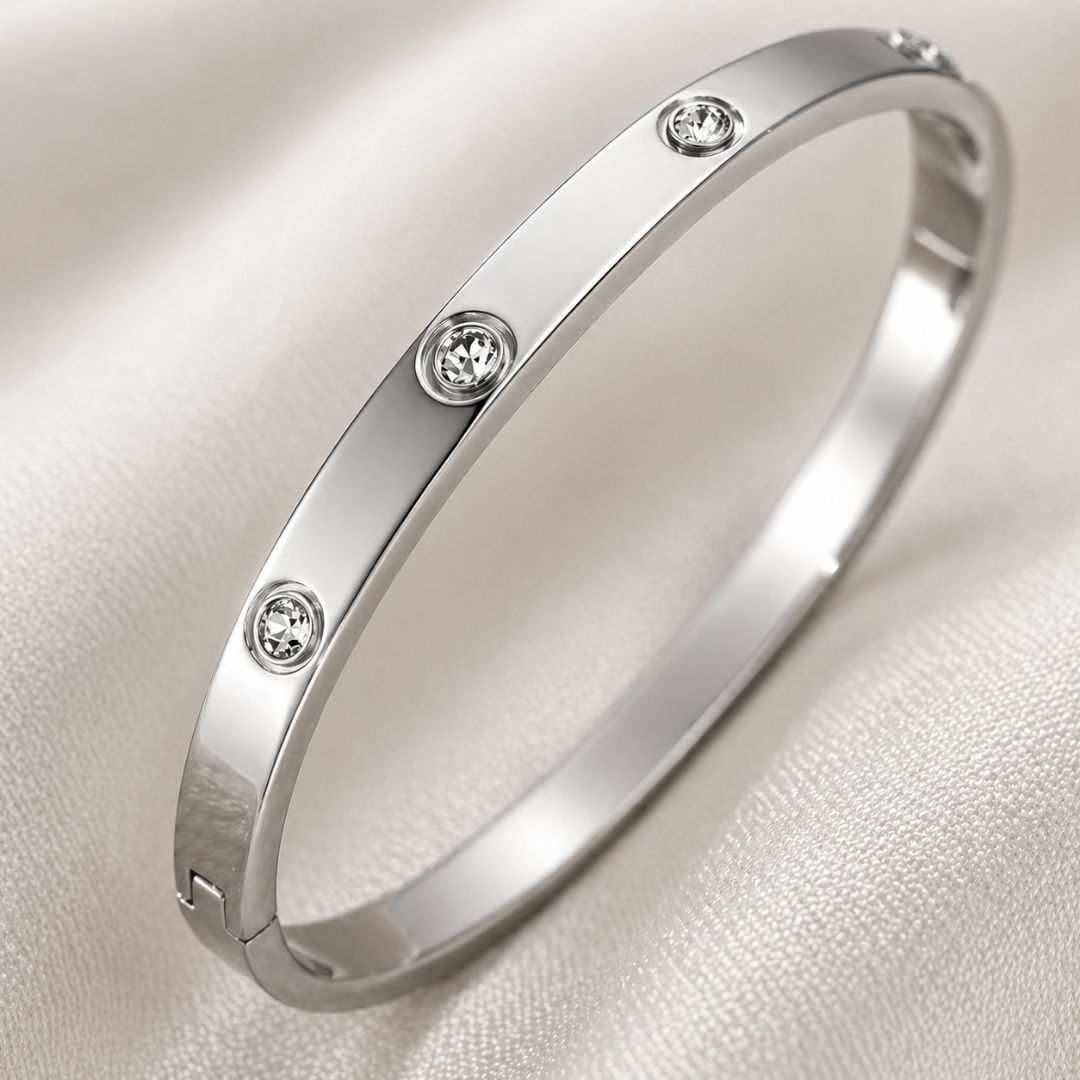 Maglina Éternité Armreif Damen Öffenbar – Eleganter Edelstahl Bangle mit 10 Zirkonia | Silber, Wasserfest & Nickelfrei | Designed in Germany | Schmuck Geschenk für Frauen | Ø 6 cm