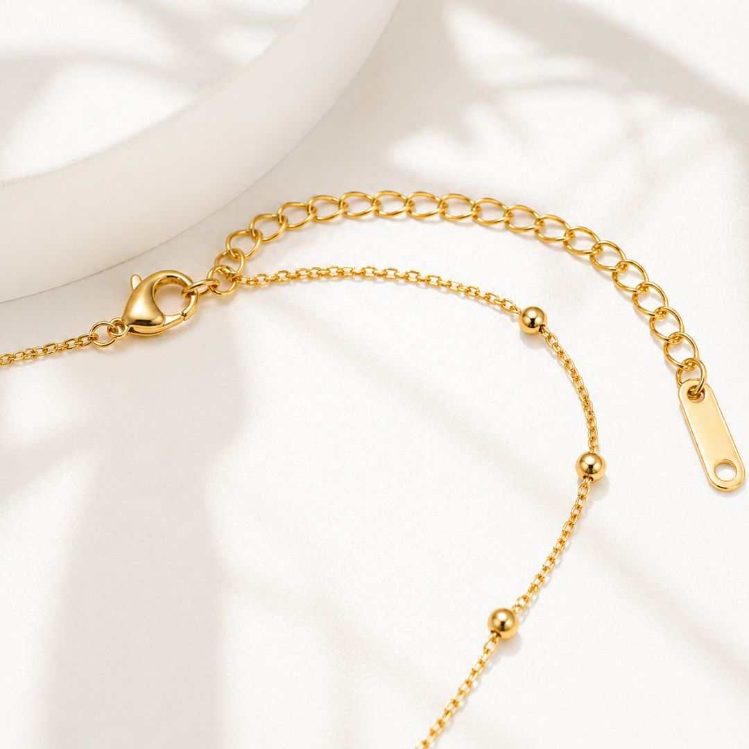Maglina Élégance Dorée – Y-Kette Damen Gold | Lange Halskette mit fließendem Y-Drop, streckt die Silhouette | Verstellbar 40–45 cm + 10 cm | Edelstahl 18K vergoldet, nickelfrei | Geschenkbox