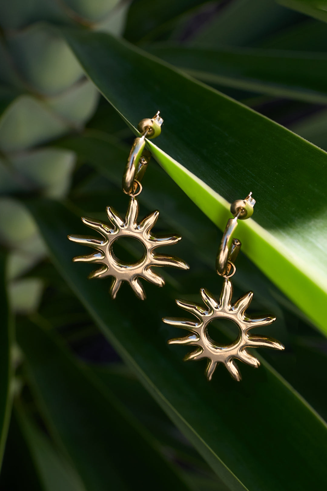 "Solaris" Ohrringe – Sonnen Statement Hoops aus Edelstahl