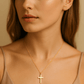 Sacred Pure Halskette – Zeitlose Damen Kreuzkette mit 18K Vergoldung